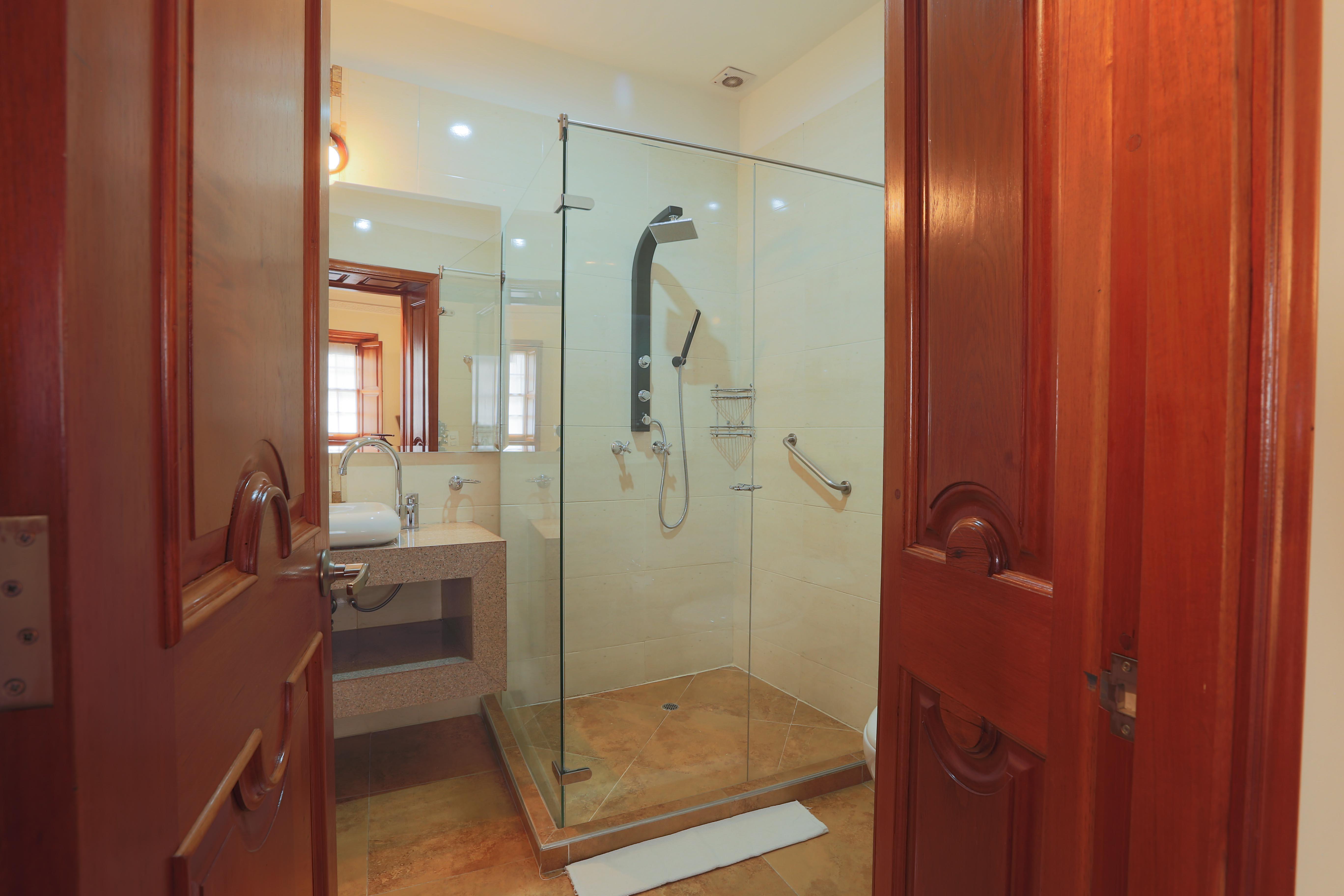 Hotel Santa Lucia Boutique Spa Bogotá Eksteriør billede A shower cubicle
