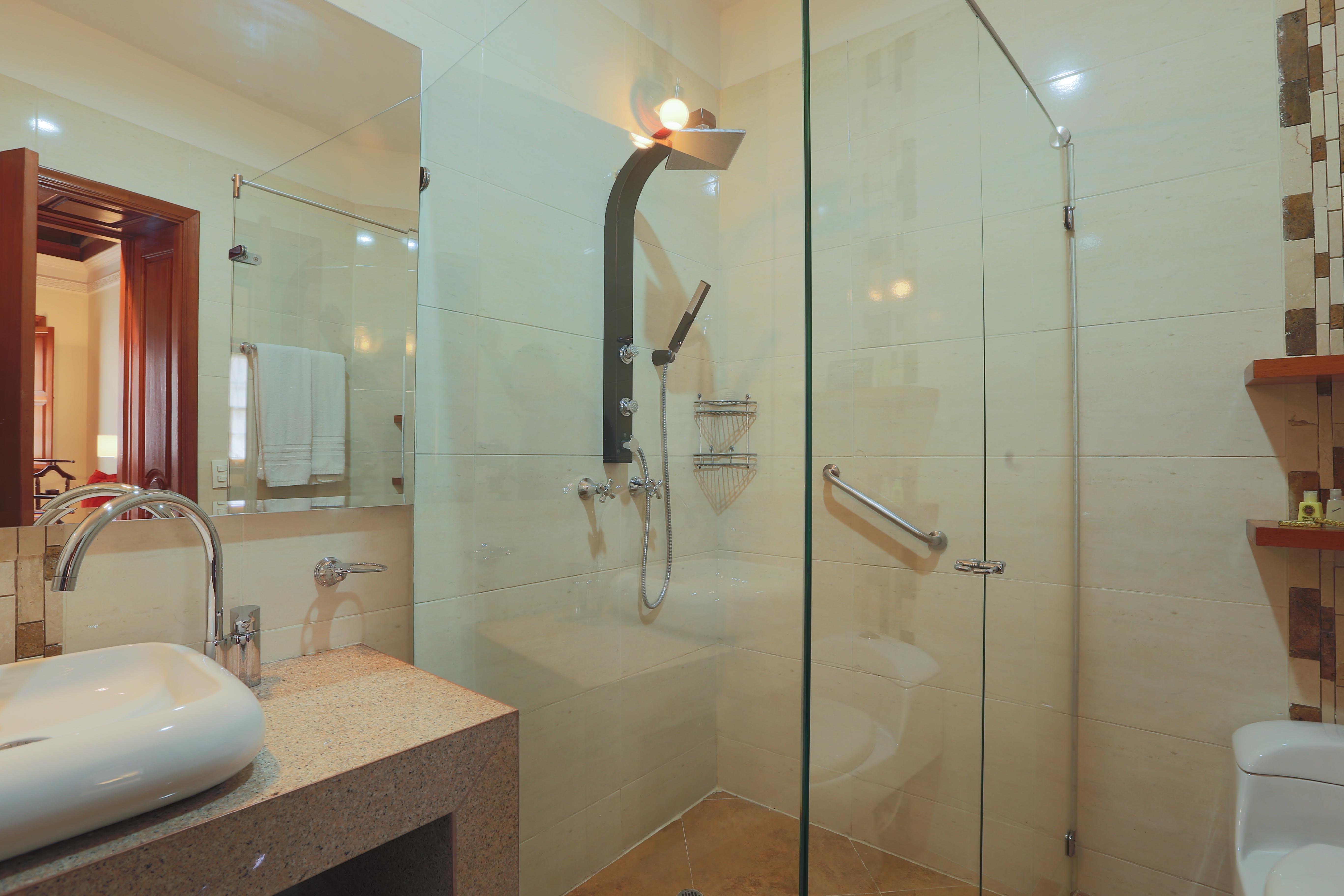 Hotel Santa Lucia Boutique Spa Bogotá Eksteriør billede A shower enclosure
