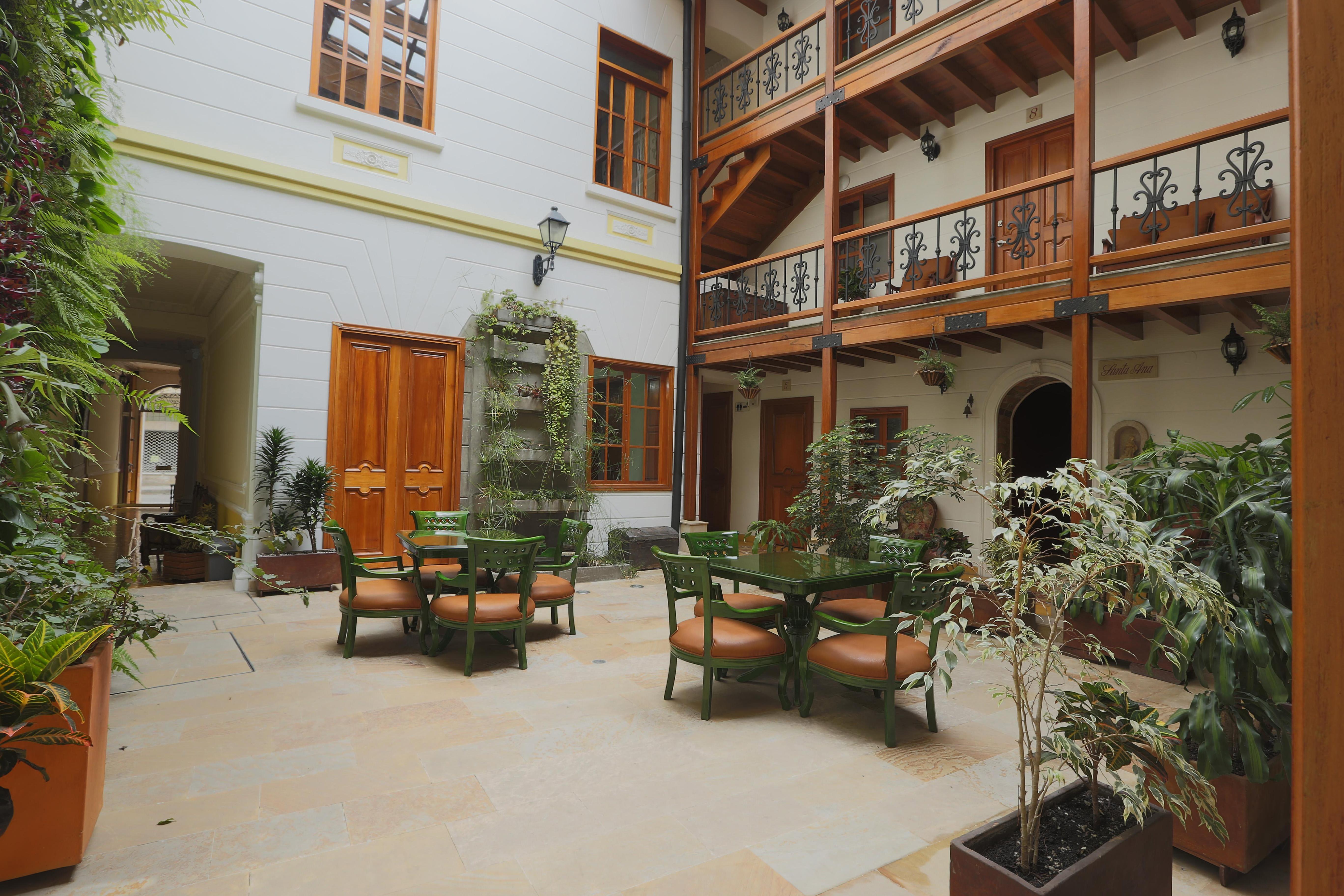 Hotel Santa Lucia Boutique Spa Bogotá Eksteriør billede Patio of the hotel
