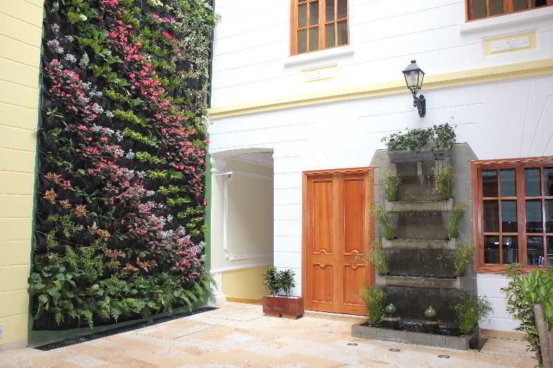 Hotel Santa Lucia Boutique Spa Bogotá Eksteriør billede Vertical garden in a courtyard