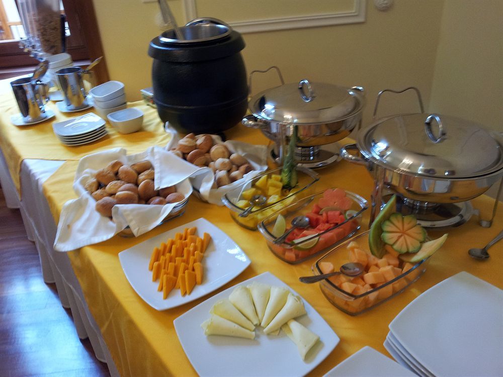 Hotel Santa Lucia Boutique Spa Bogotá Eksteriør billede A buffet